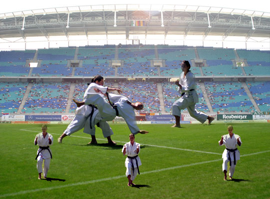 Regensburger Karate Team bei der Eröffnung des Leipziger Zentralstadion